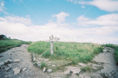分かれ道30440658 の写真素材 - アフロ