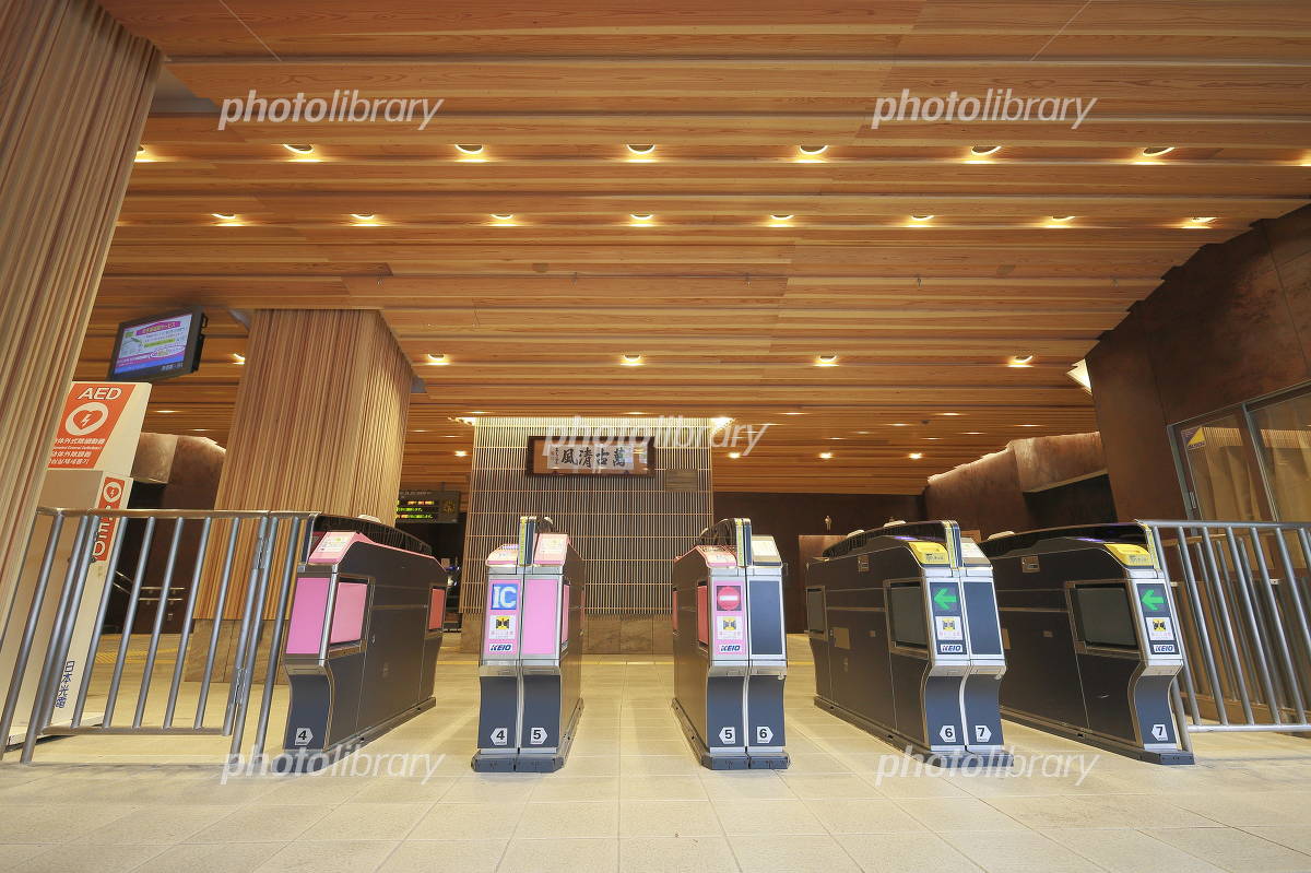 隈研吾が手がけた高尾山口駅リニューアルプロジェクト ～地域と自然をつなぐ駅舎の魅力～ - 高尾山ナビ