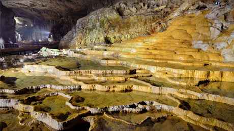 トロッコに乗って冒険気分！大自然の神秘、岐阜県郡上市の「大滝鍾乳洞」へ郡上市の住みやすさを紹介 住む街なび