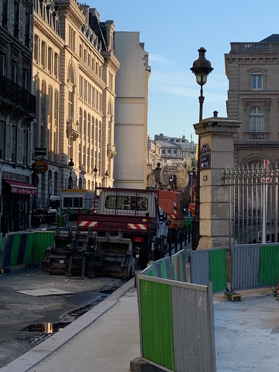 空港からパリ市内へ。治安が悪いという北駅を経由する！ - なる子とマーナル☆