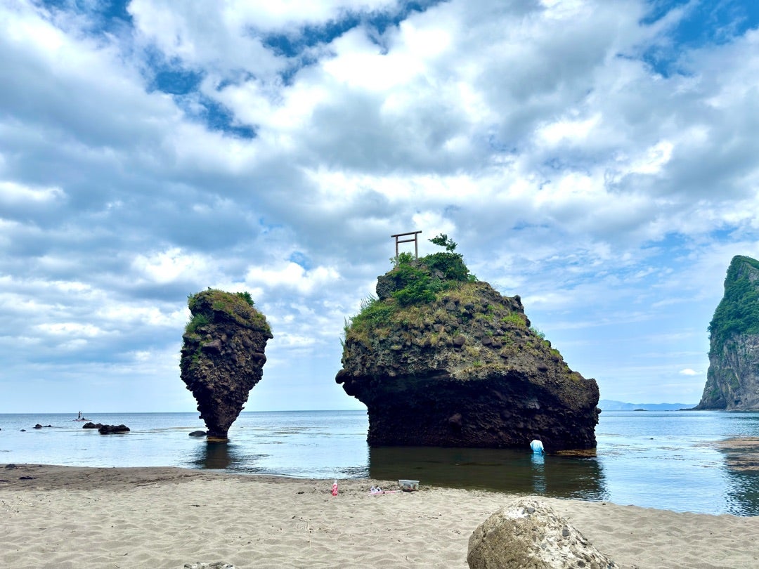 HappyHoliday -北海道 えびす岩・大黒岩・ローソク岩：その名と姿に隠された物語を探る 観光ガイド