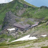 白馬岳頂上宿舎 宿泊記 大雪渓を登り栂池に縦走する白馬岳登山、朝夕バイキングの山小屋に泊まる山旅 - 温泉ブログ