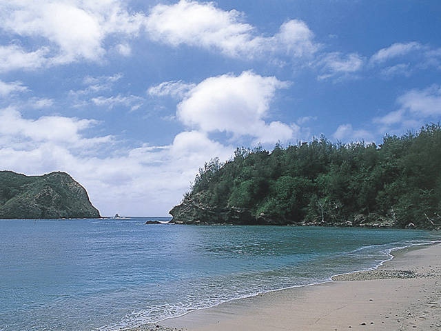伊豆諸島・小笠原で必ず寄りたい!おすすめの人気海岸・浜スポットまっぷるウェブ