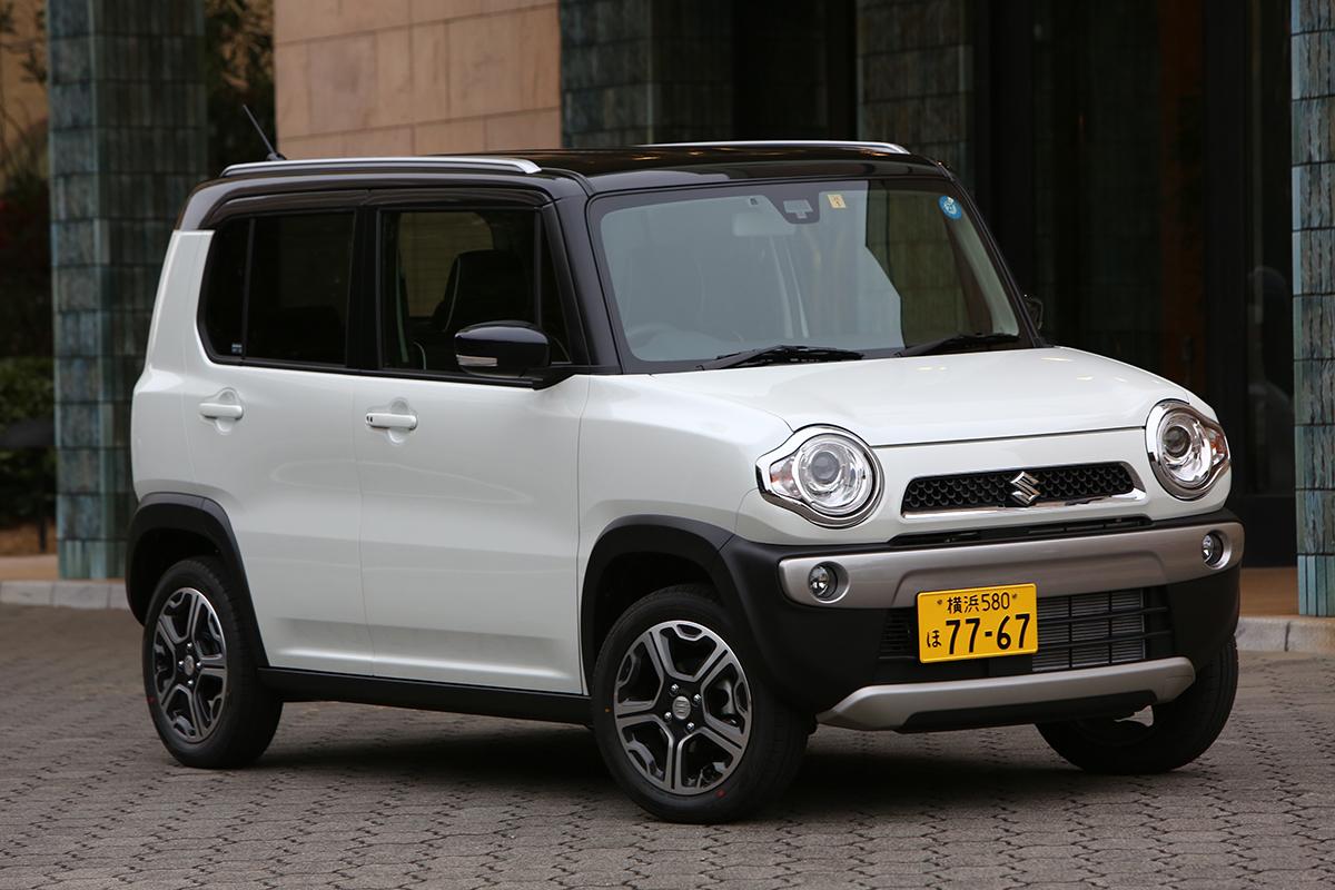 YURTクルマ旅に遊び心と心地よさを「外へ飛び出したくなる、そんなクルマ。」 ぽかぽか陽気に誘われて、今日はどこへ行こう。 VANLIFEROOMKITを搭載したシエンタは、思いつきの旅にもぴったり。 広げれば、無垢材のフロアが心地いいくつろぎ空間に早変わり