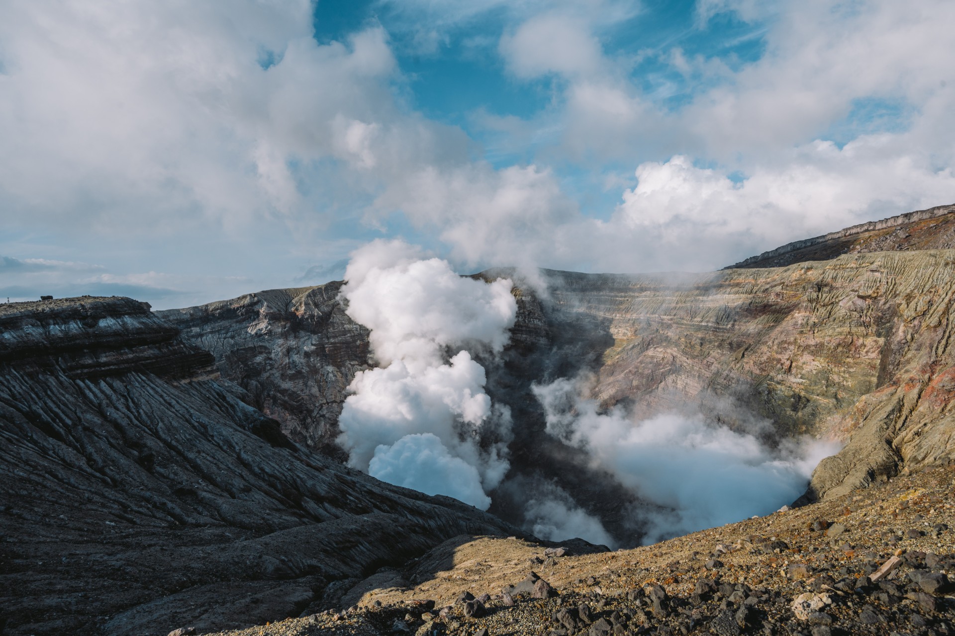 中岳火口 見学再開！観光情報まとめました。エメラルドの湯だまりは果たして⁈阿蘇市あそびなっせ