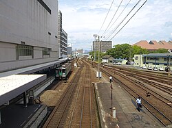 駅のホームを描いたイラスト特集