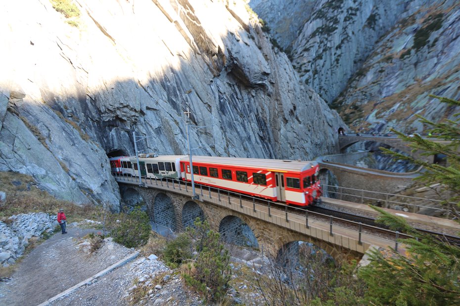 鉄道王国スイスの列車旅こそ至高」世界的鉄道写真家が魅力を解説GOETHE