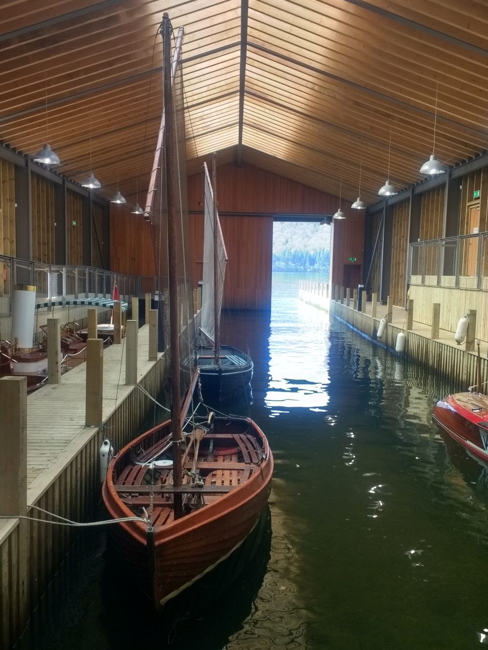 イギリス縦断の旅 ④ 湖水地方のウィンダミア湖で船旅: