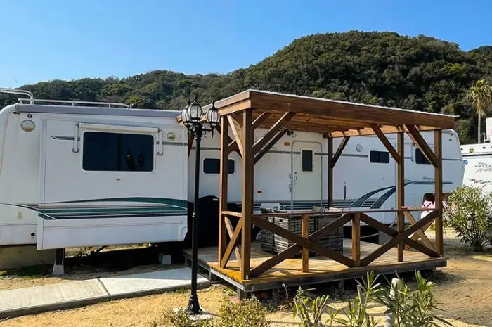 トレーラーハウス キャンピングカ