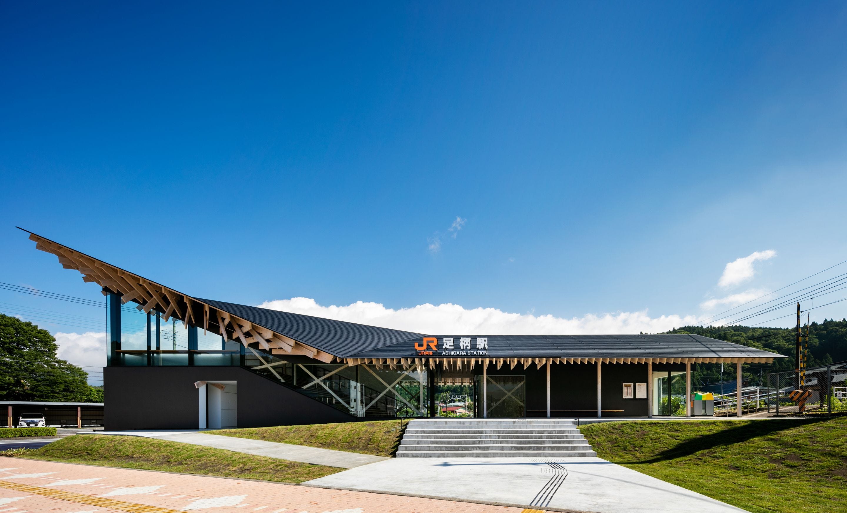 こんな駅舎見てみたい！鉄道旅がさらに楽しくなる写真に撮りたい駅舎10選 - Tripa トリパ