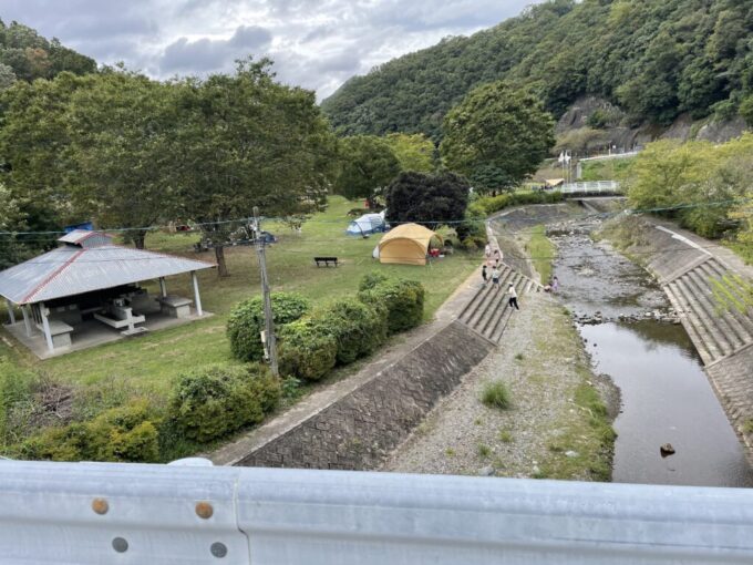 大人気のせせらぎエリア 夏は知明湖キャンプ場で川遊び🐟🦀🪰💪知明湖キャンプ場家族キャンプ大阪キャンプ兵庫キャンプ川遊びキャンプ関西キャンプ場キャンプ好きと繋がりたいアウトドア女子キャンプ図鑑
