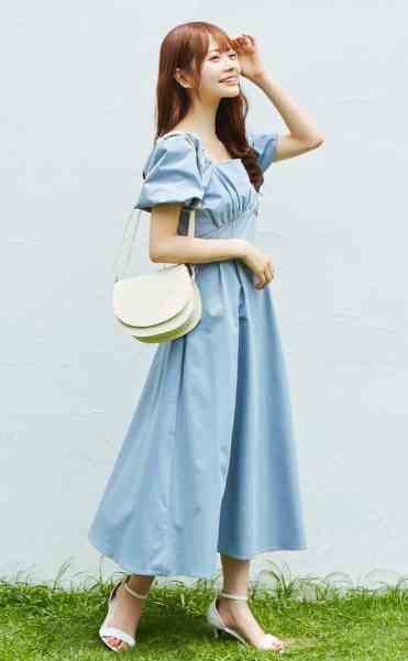 40代スニーカーコーデ 鎌倉散策はきれいめカジュアルスタイルで！Marisol マリソル40代をもっとキレイに。女っぷり上々