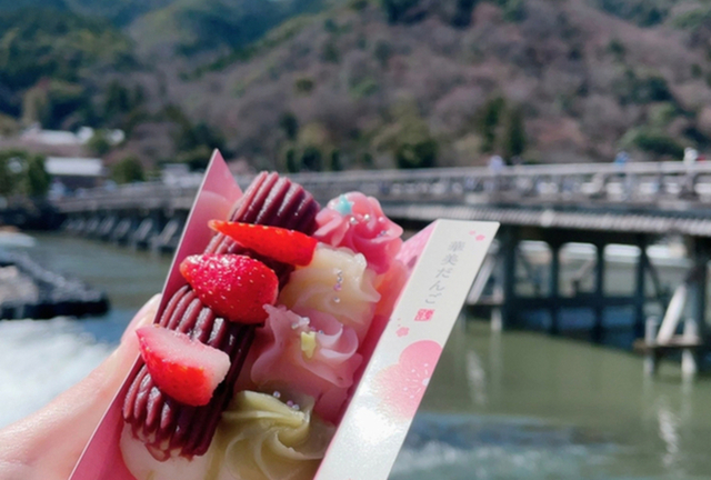 京都嵐山商店街、漫步景點美食散策，讓你逛好吃好買不完