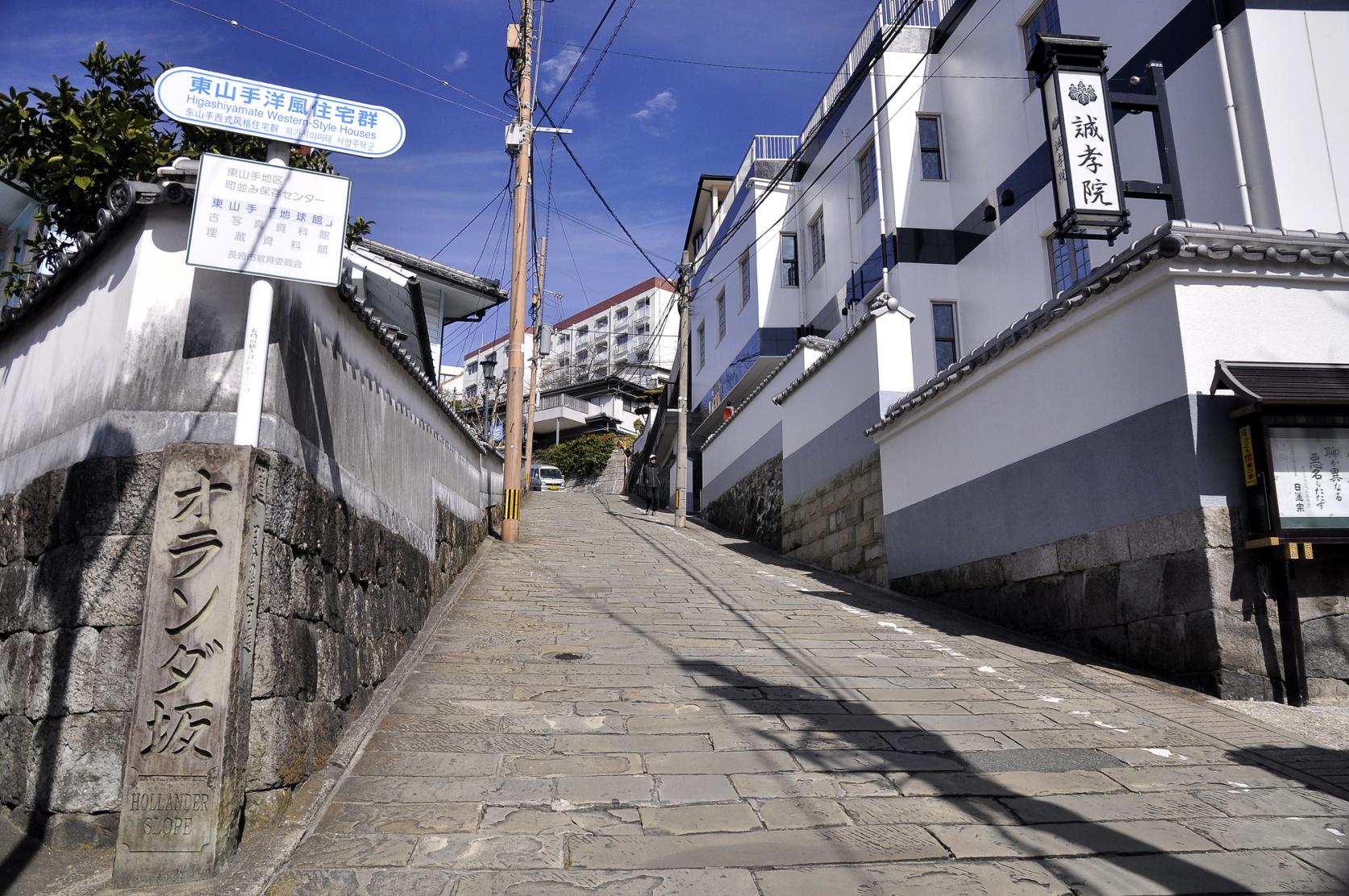 オランダ アムステルダムの夜の運河沿いの街並みの写真素材186591416- イメージマート