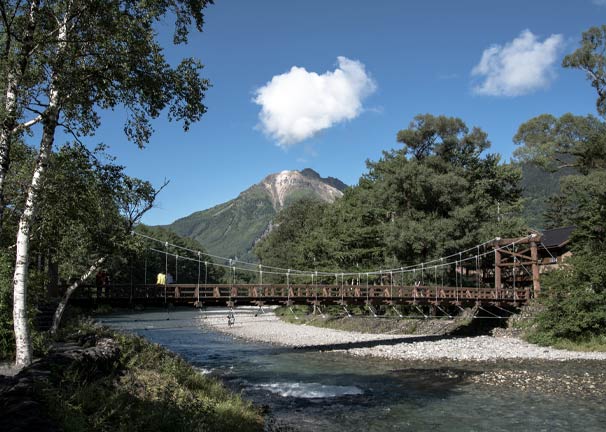 上高地 河童橋 穂高連峰橋の架け替え前5241543 の写真素材