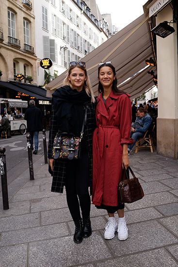 おしゃれのヒントが満載！ 2022-23秋冬パリコレクション会場直送ファッションスナップ 随時更新 ハーパーズ バザー