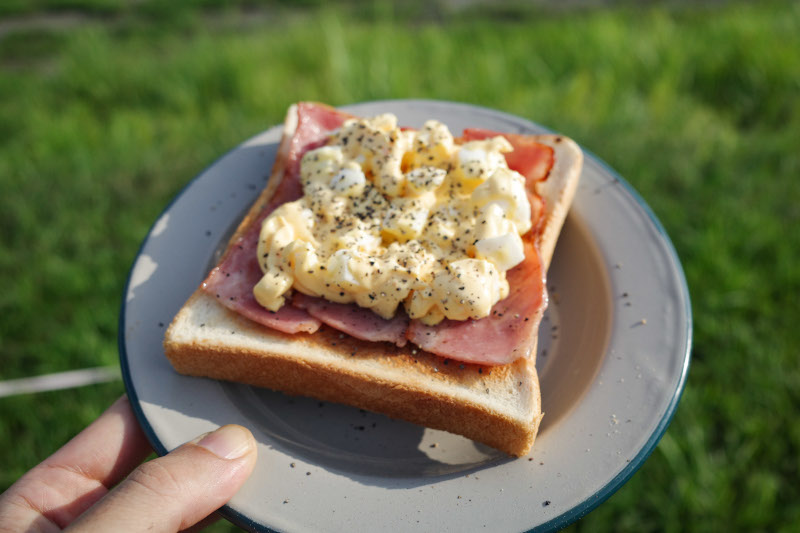 キャンプの朝ごはんに最適！和食とパンとホットサンド特集Outdoor Life Log