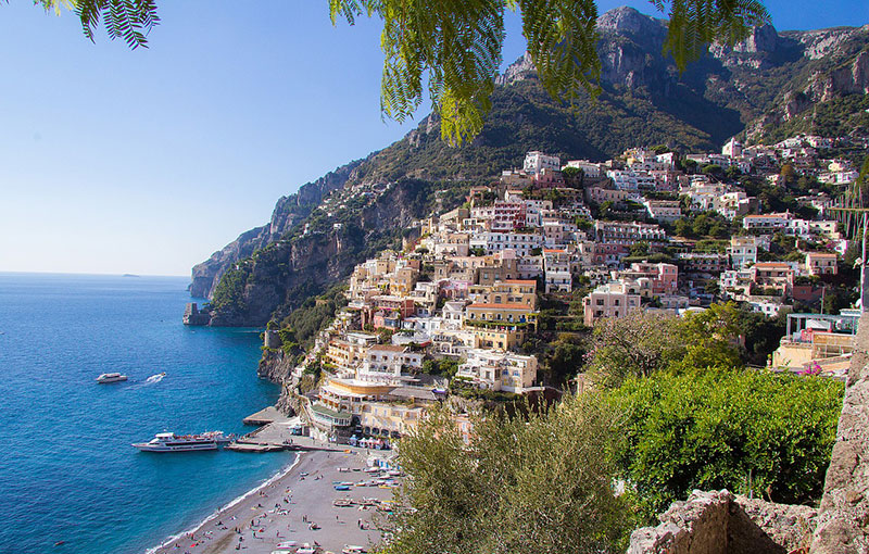 海、断崖、そして街 アマルフィ海岸イタリア旅行専門店トゥッタ・イタリア