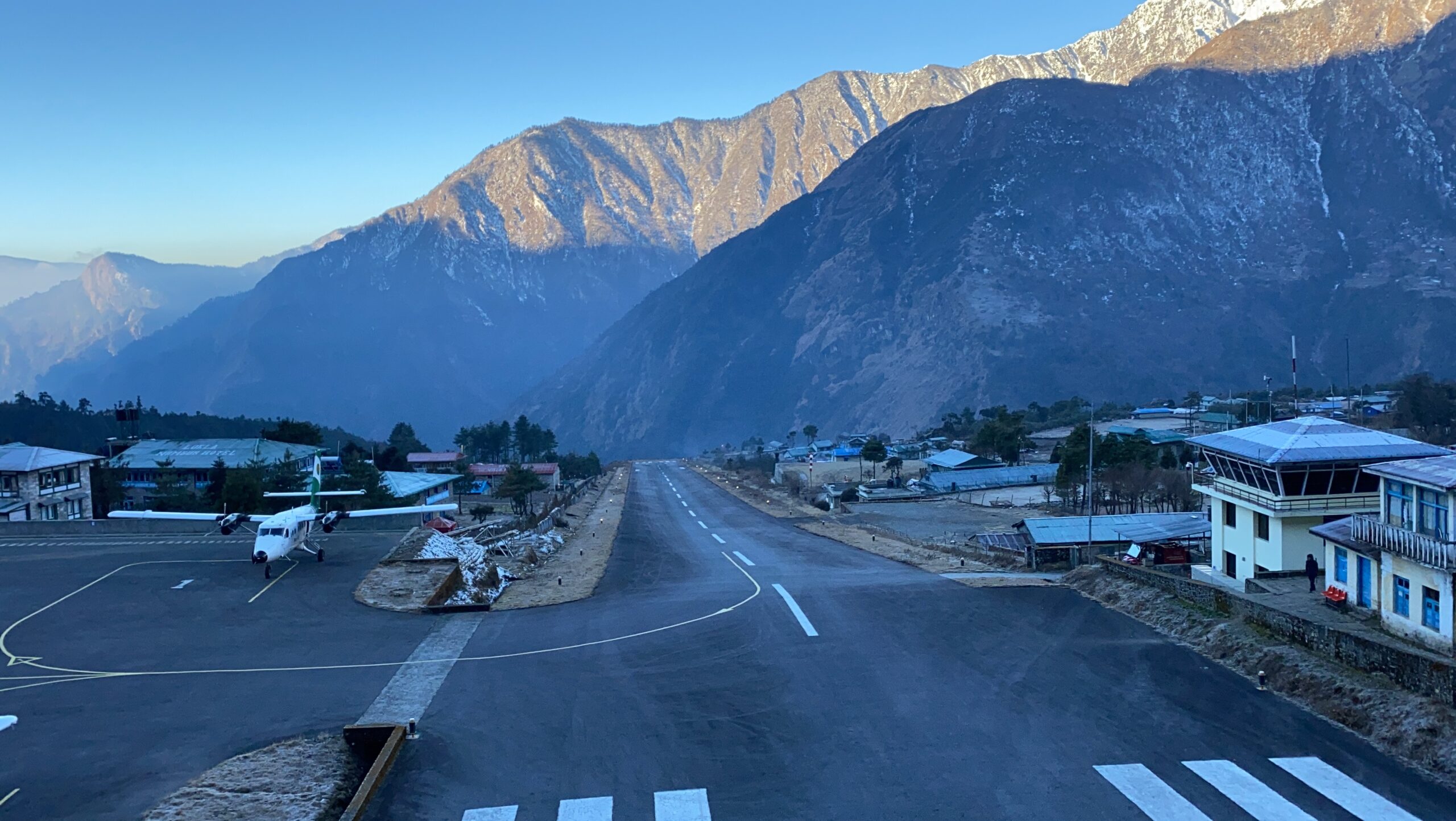 世界一危険な「テンジン・ヒラリー空港 旧ルクラ空港 」着陸