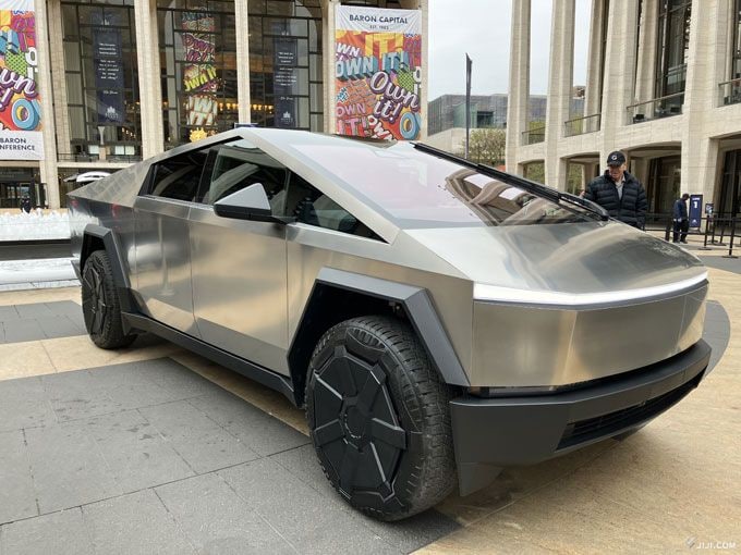 カクカクしてるのが好きな人、最高速322km hのワンオフカー、アストンマーティン ブルドッグがフルレストア完了だってトップギア・ジャパンTop Gear JAPAN