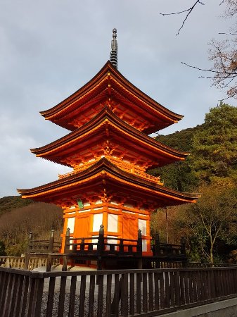 美しき緑とサツキの清水寺京都旅屋