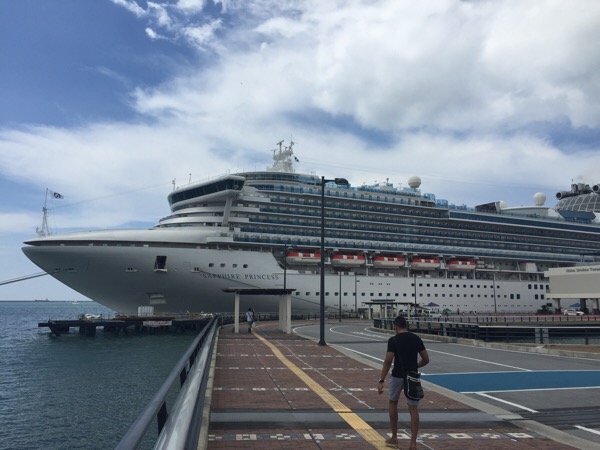 那覇港クルーズ・ターミナルから国際通りへは，歩いていける距離です。』by nomonomo那覇港クルーズターミナルのクチコミ - フォートラベル