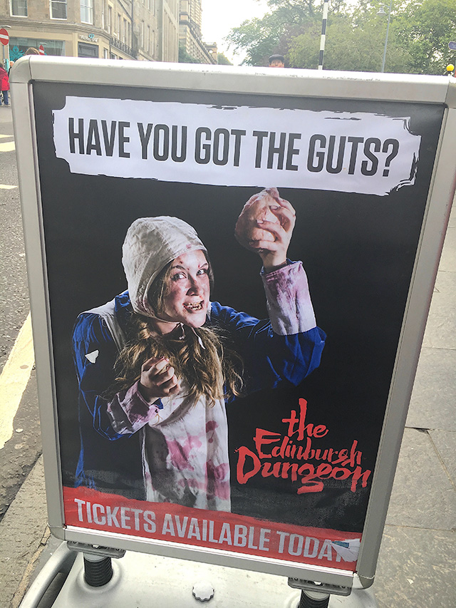 英語と日本語の意味が正反対な看板 - 海外のおもしろい日本語