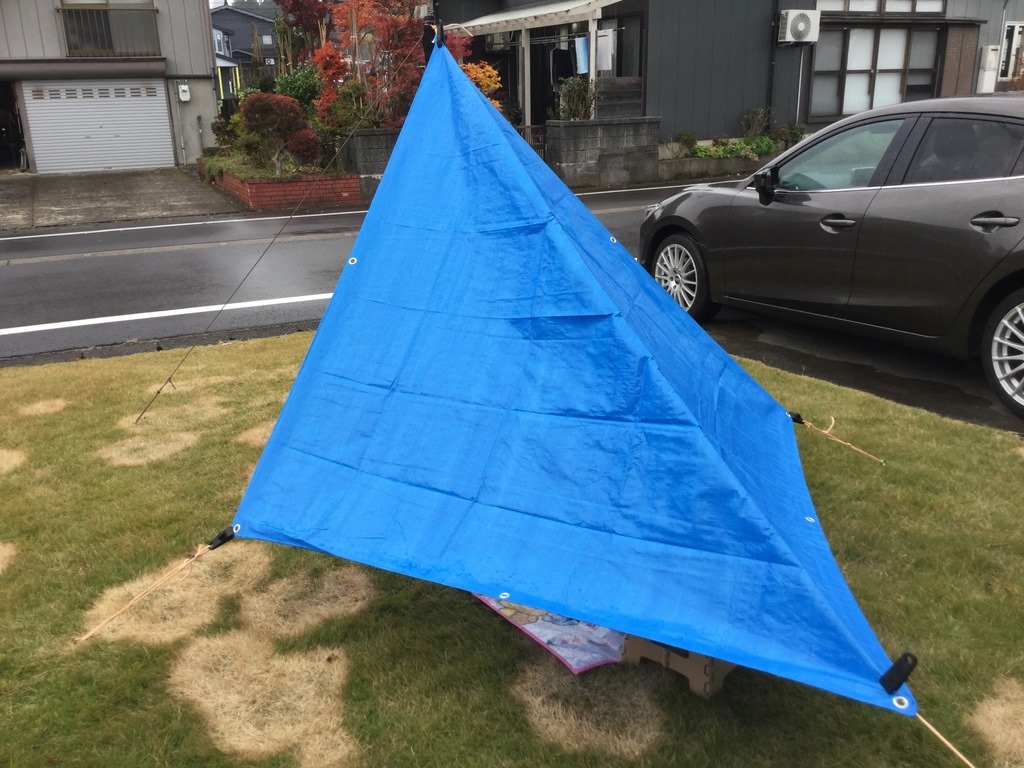 すごいです」 ブルーシートをタープにする方法 自衛隊のアイデアに反響Hint-Pot