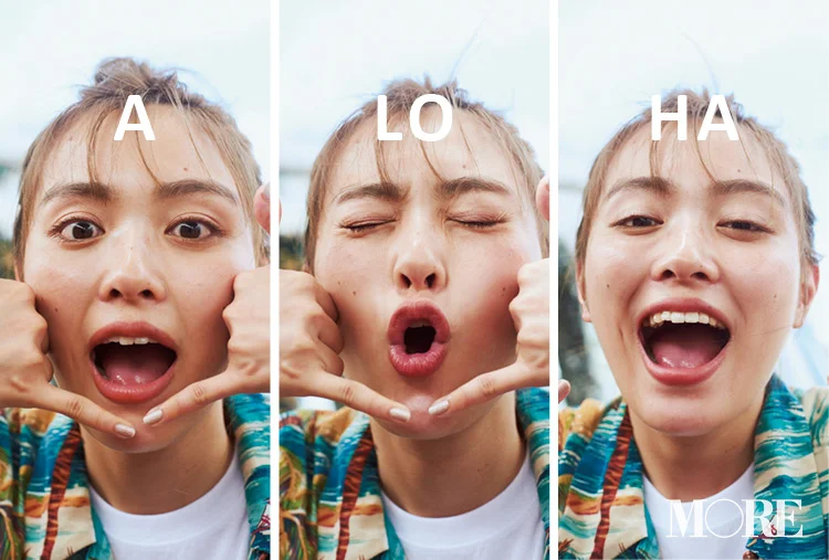 ハワイの空と海をバックにポーズを決める人物の写真・画像素材-Snapmart スナップマート