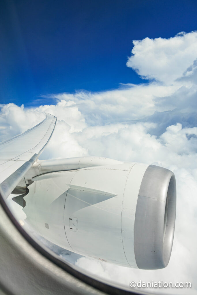 FinePix F800EXRで飛行機内撮影MacBSの日常生活的日記