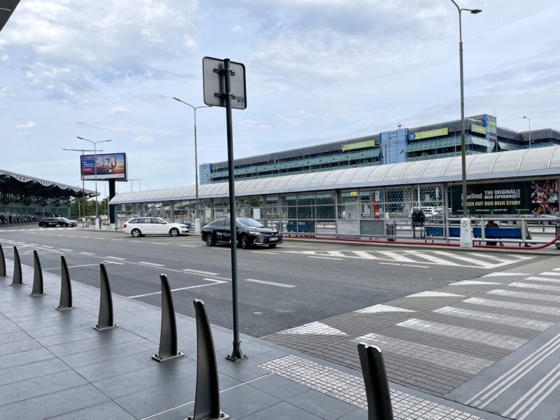 プラハ：プラハ空港と市内間のバス移動 in Prague