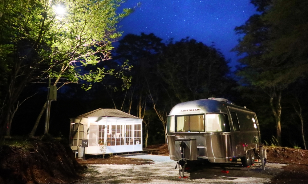 トレーラーハウス富士グランピング MOSS十里木キャンプリゾートリゾグラ リゾートグランピングドットコム