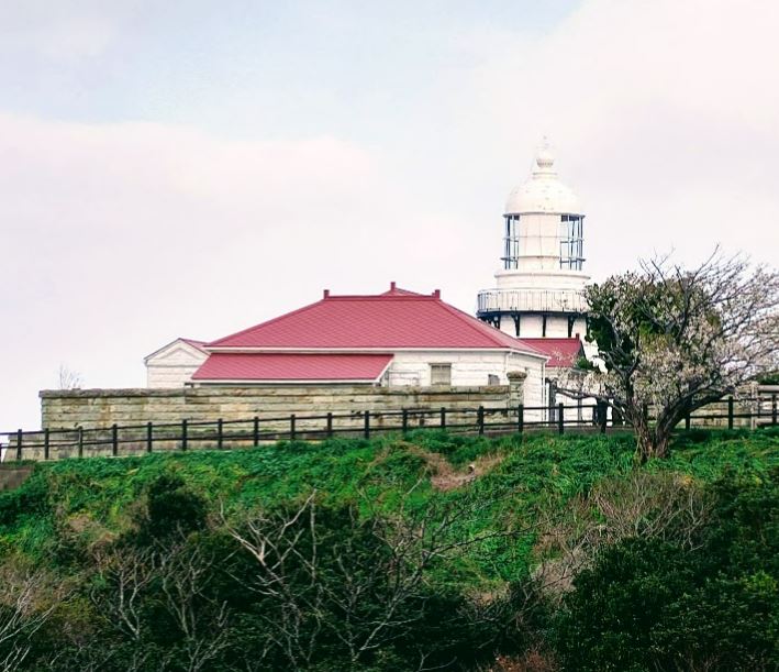 島根県松江市美保関にある縁結びの名所の男女岩 めおといわ と大山