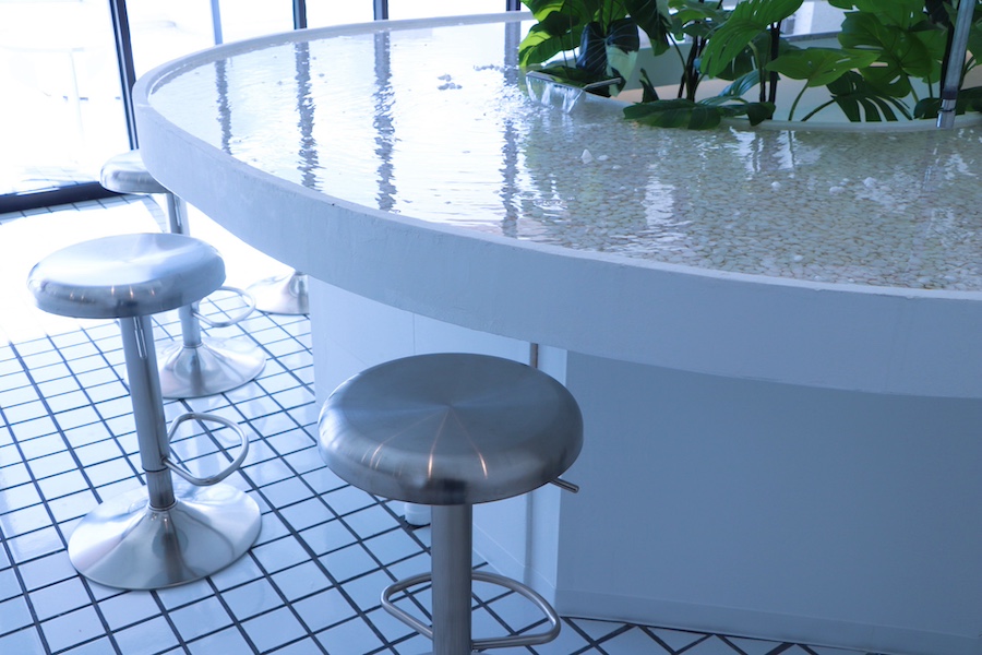 渋谷に水テーブルの和モダンカフェ「RURU」 鎌倉の人気店が2号店 - シブヤ経済新聞