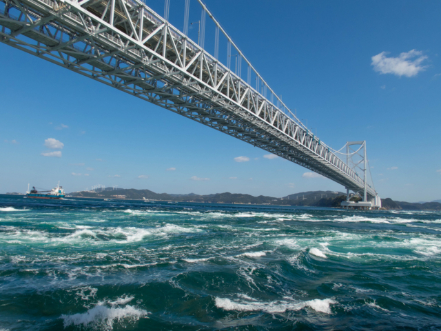 鳴門海峡に渦潮ができるしくみと明石海峡のタコがおいしい理由は？ - まっぷるウェブ
