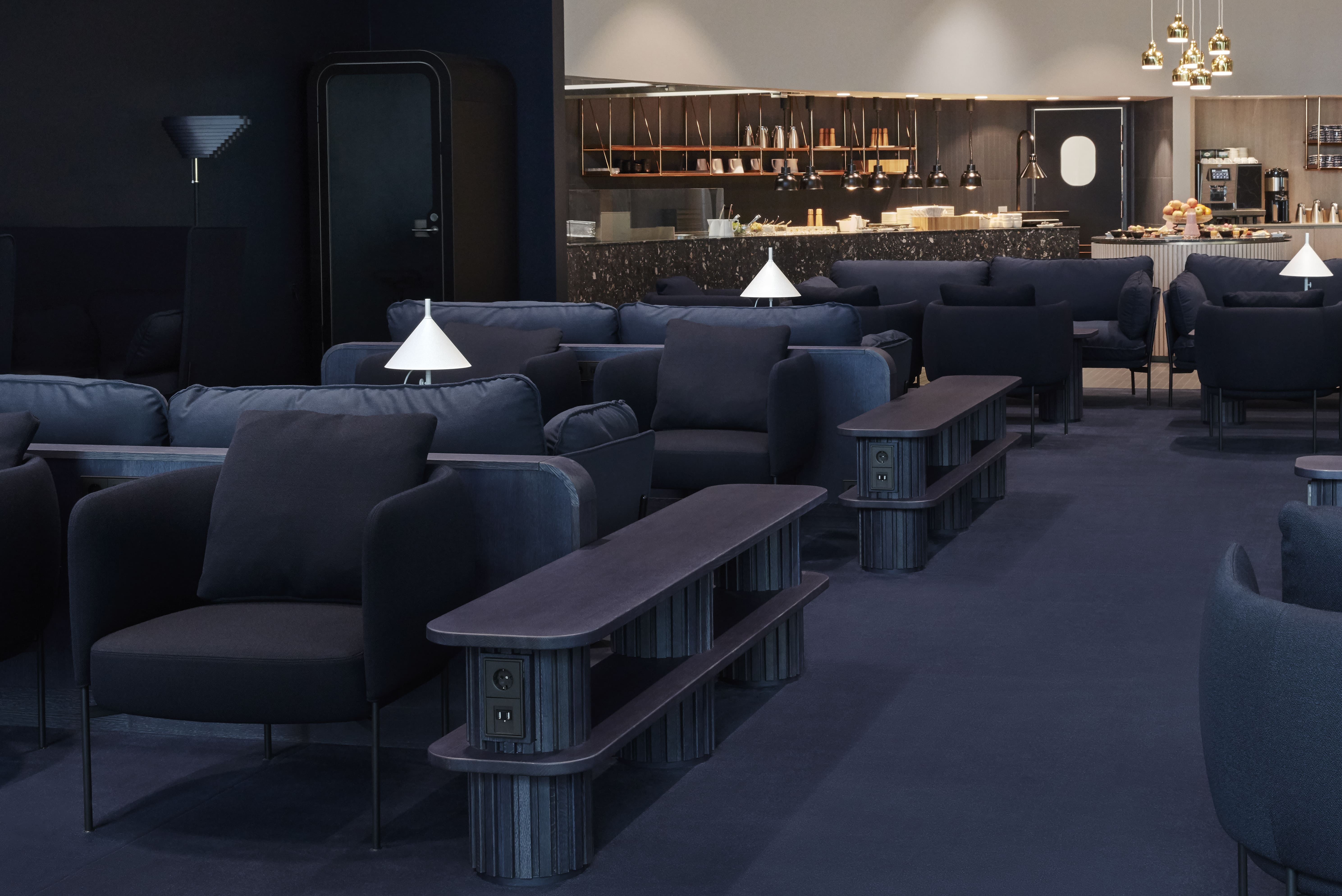 搭乗記 ANA会員はユーロウイングス搭乗時に特典利用できる？ LCCのケルン-ベルリン便搭乗時のラウンジ・機内食・座席・モニター・獲得マイル・オンラインチェックインなど実体験紹介 EW012-