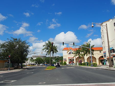 タモンシャトルでグアムを巡る！バス停別おすすめスポットコンチャWEB