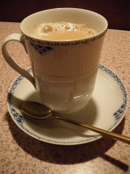 久々の吉祥寺バロック。 年内で閉店ということで、今年に入って店内はいつも混みあっています。12月30日が最終営業日ー同日は恒例の第9のレコード鑑賞会ーとのことです。東京から名曲喫茶がまた一つ消えていくのは寂しいですが、これまでの至福の時間に感謝しつつ、あと