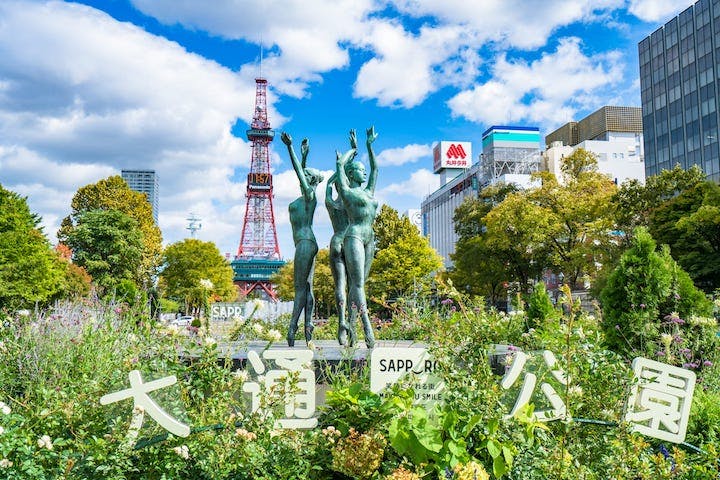北海道旅行 札幌の静かな名所「真駒内滝野霊園」に並ぶモアイ像チームJマダム YUKAのブログチームJマダムブログWeb eclat