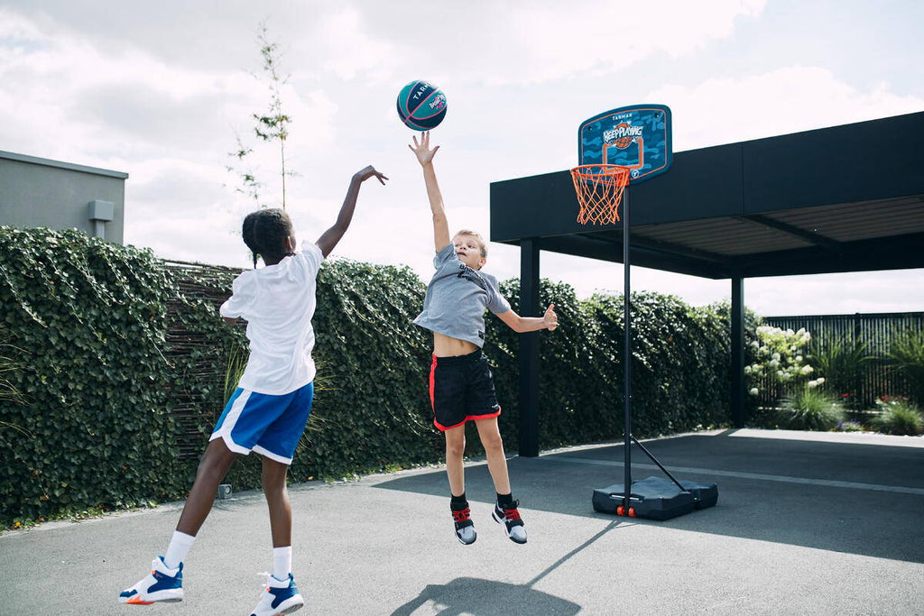 コートハウス”と呼ばれている大空間のある家。 まさか、家の中にバスケットコート？！家づくりガイド記事 くふうイエタテ