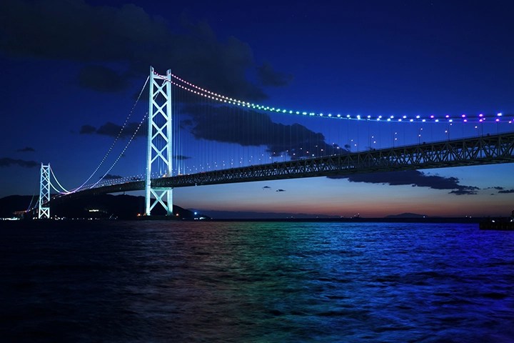明石海峡大橋」の楽しみ方！展望広場までのルート、ライトアップ、周辺観光までるるぶ&more