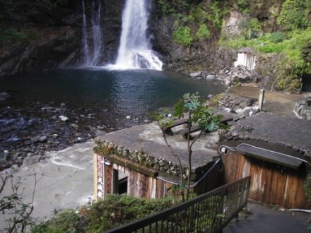 伊豆の絶景秘境温泉プール親子で楽しむ天城荘の露天風呂体験