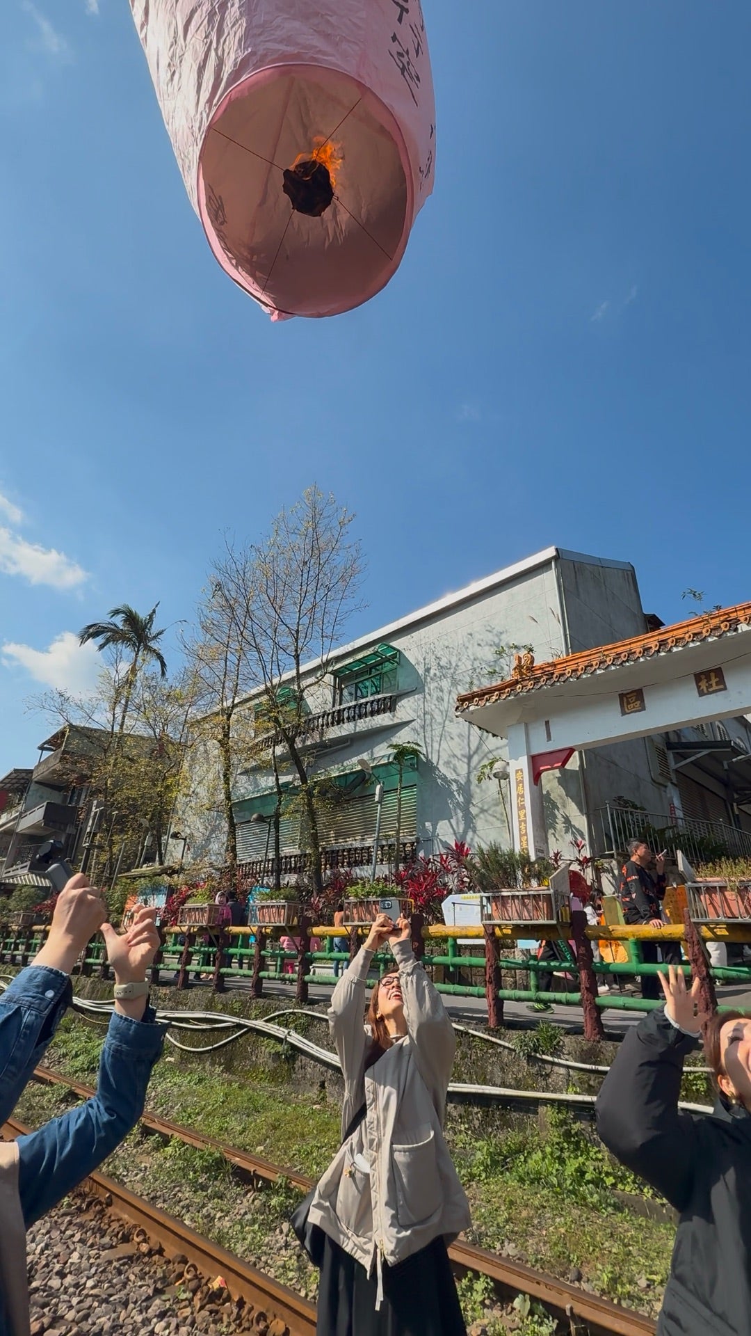 ランタン飛ばしの写真素材写真素材なら「写真AC」無料 フリー ダウンロードOK