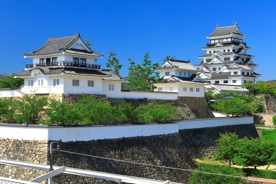 廃虚なのになじんでいる「クイーンシャトー」の圧倒的存在感