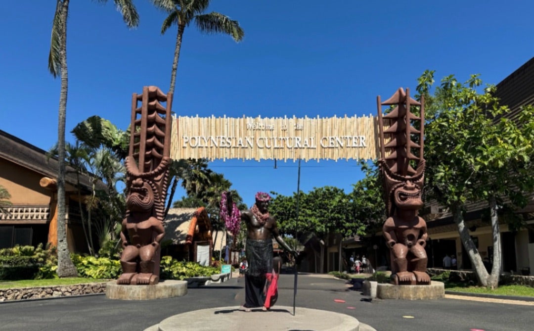 LOVETABI旅に恋する情報マガジンハワイ連載 大迫力！親子で楽しむ『ポリネシア・カルチャー・センター』