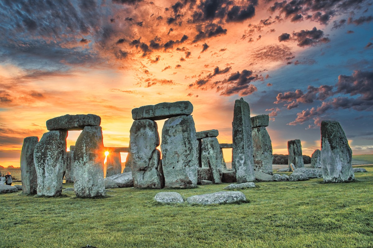 イギリスの世界文化遺産！ストーンヘンジ、エーヴベリーと関連する遺跡群へ行こう！世界遺産・海外旅行ガイド