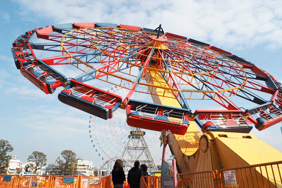 料金・駐車場情報も！横浜「コスモワールド」おすすめアトラクション8選免許と一緒に、タイムズクラブ
