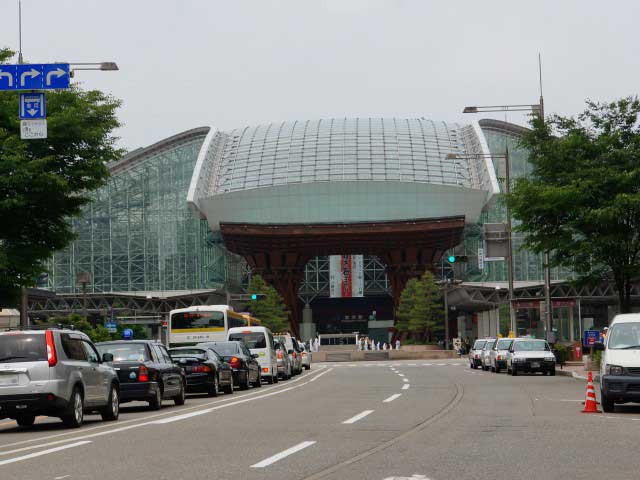 金沢駅周辺は人気観光スポットが盛りだくさん！ 伝統を感じる旅へ -