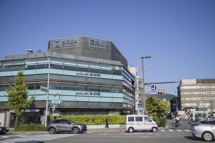 京都市地下鉄東西線三条京阪駅 ホームメイト