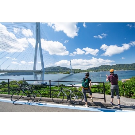 サイクリストの聖地から見た多々羅大橋とロードバイクの写真素材96038134- PIXTA